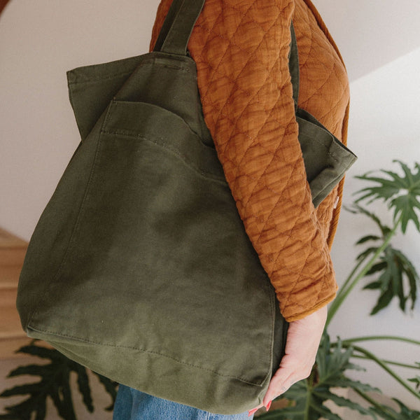 Giant sales pocket tote